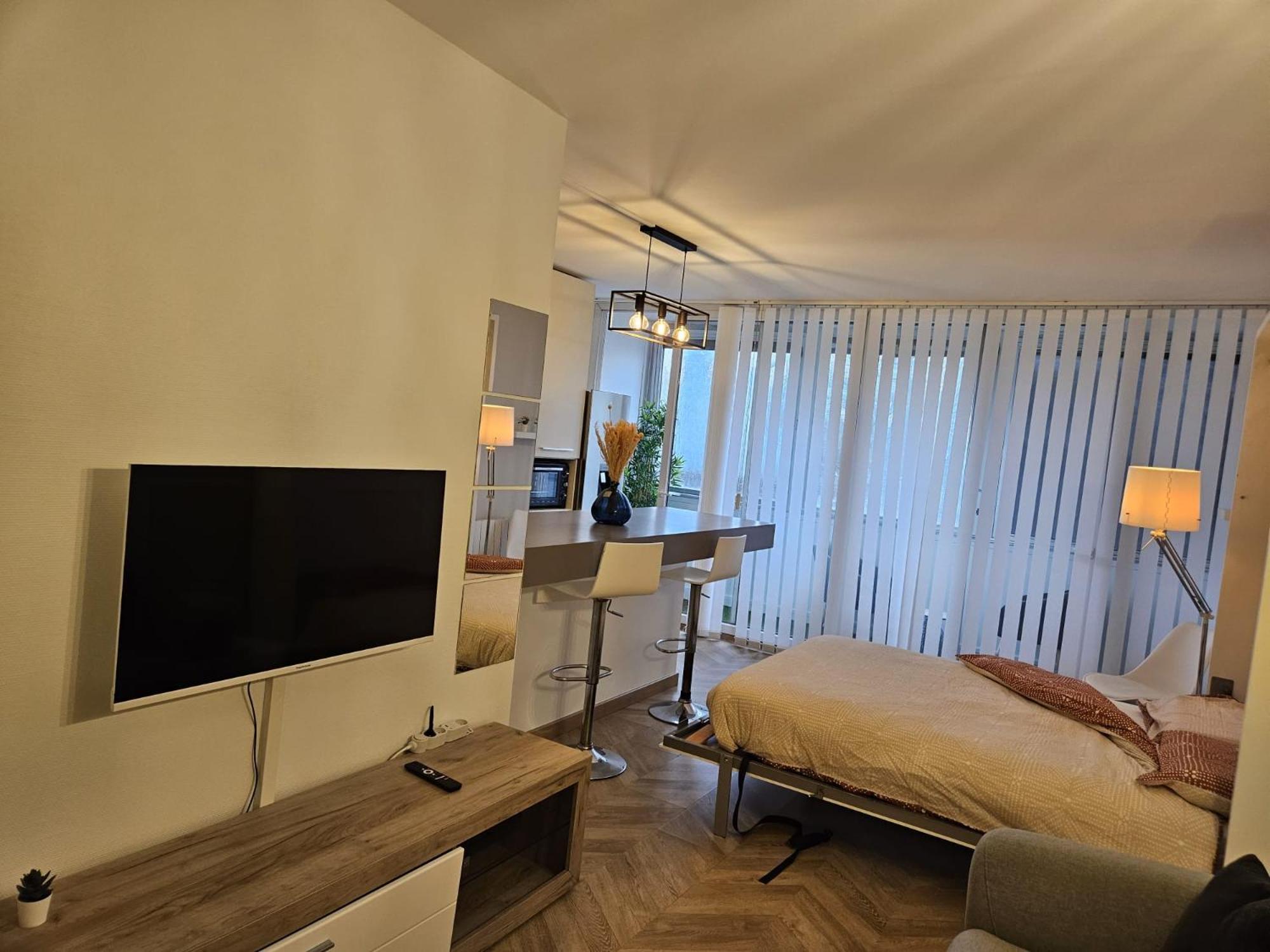 Studio Moderne - 40m² - Centre Appartement Orléans